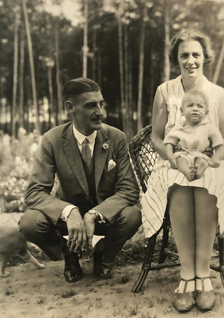  Jaap met zijn vrouw Françoise en oudste zoon Dick, voorjaar 1940.